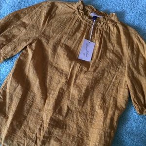 Universal Thread Peasant Top